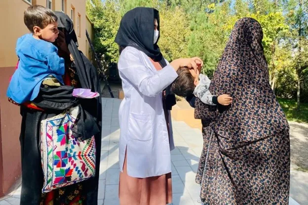 Vaccination, Hope for the Future: How Farishta and Her Colleagues Safeguard Farah's Children from Polio